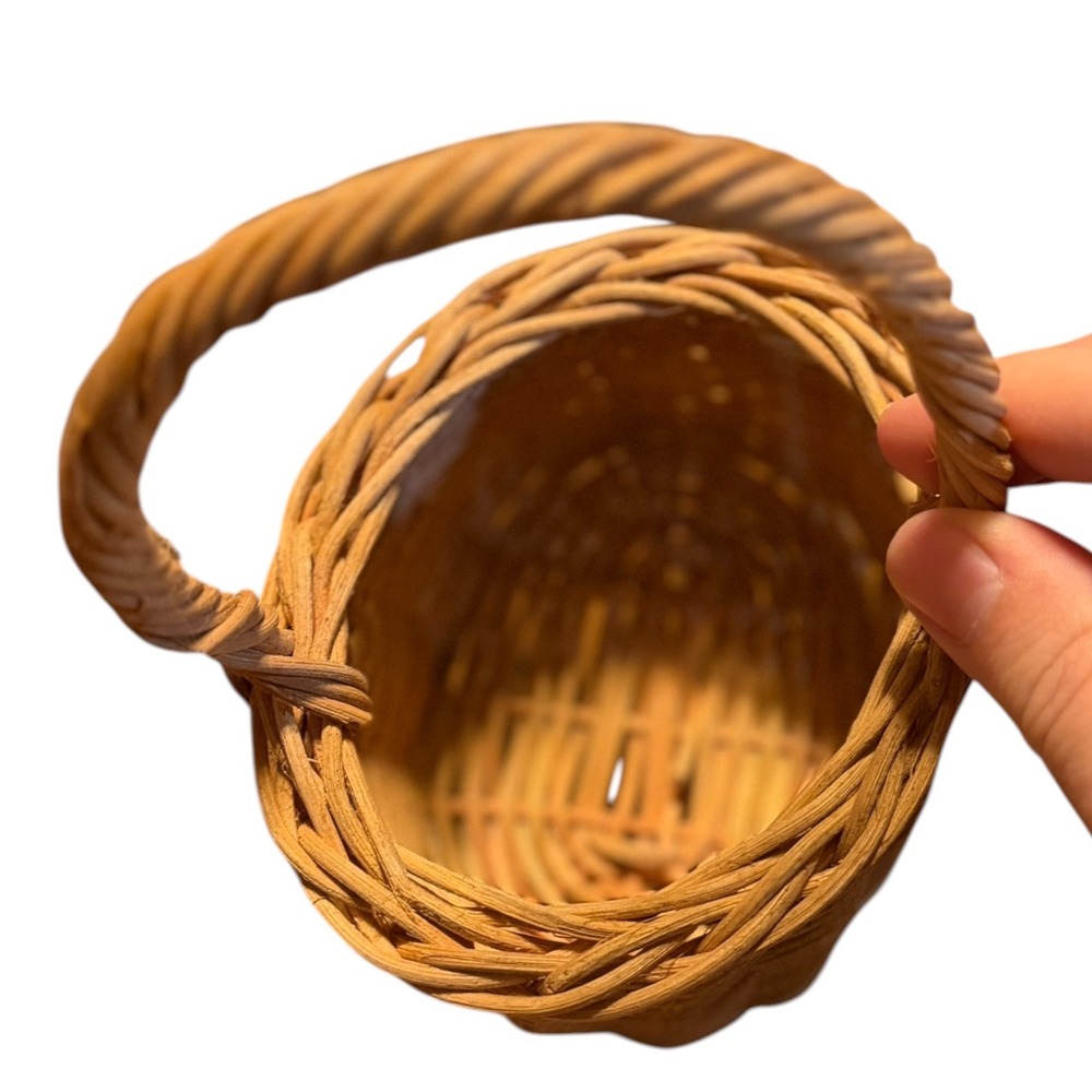 Vintage Wicker Basket Small Handwoven Basket Twisted Handle Rustic Cottage - Picture 6 of 9